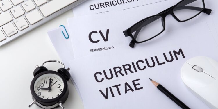 cara membuat CV yang menarik.