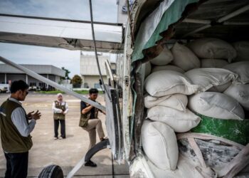 BNPB Semai 5,6 Ton NaCl di 4 Provinsi Terdampak Karhutla