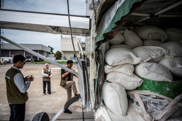 BNPB Semai 5,6 Ton NaCl di 4 Provinsi Terdampak Karhutla