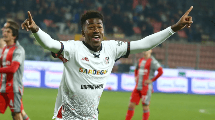 Striker Cagliari Yael Trepy Koma Usai Pingsan di Kolam Renang