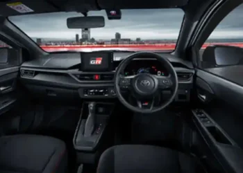 Interior Toyota Agya GR Sport 2026 dengan dashboard dan kemudi sporty