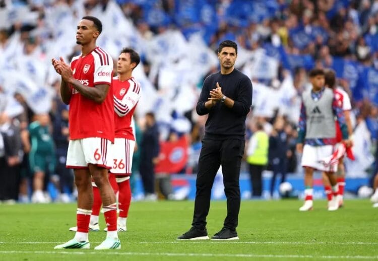 Mikel Arteta bersama para pemain Arsenal