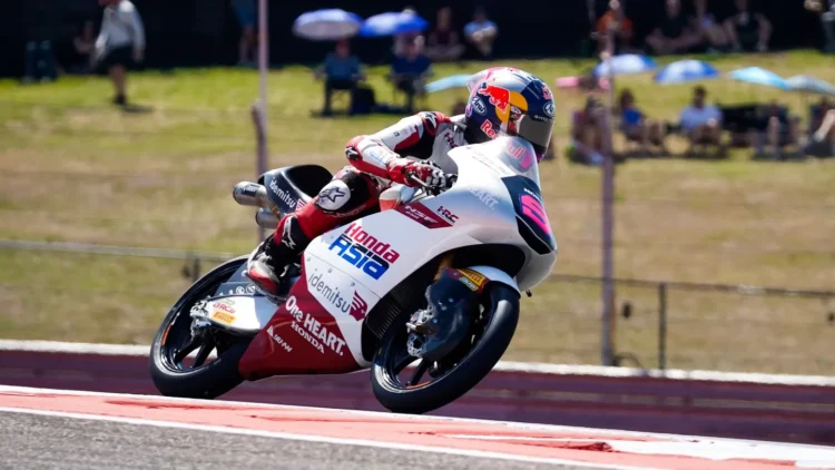 Veda Ega Pratama mengendarai motor Honda Team Asia di Moto3