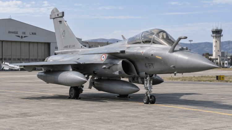 Ilustrasi jet tempur Rafale di pangkalan udara