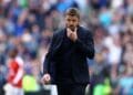 Michael Carrick berada di pinggir lapangan saat pertandingan Manchester United