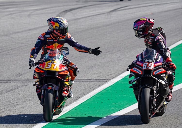 Pedro Acosta dan Jorge Martin setelah balapan MotoGP