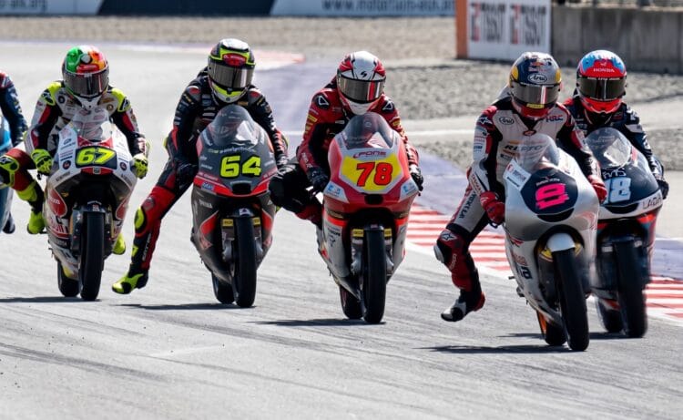 Veda Ega Pratama dalam balapan Moto3 Austria 2026