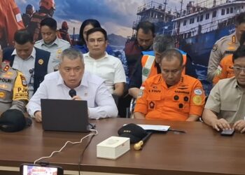 Basarnas bersama Menteri Perhubungan saat konferensi pers penanganan Virgo Transport 8