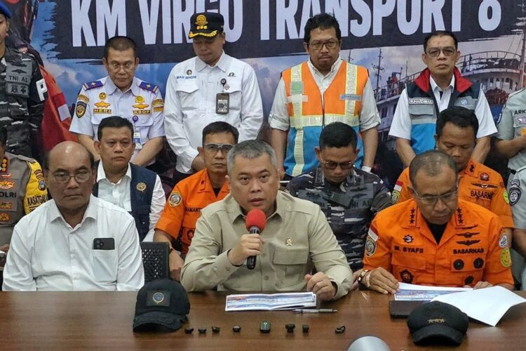 Menteri Perhubungan dan Basarnas saat konferensi pers pencarian Virgo Transport 8