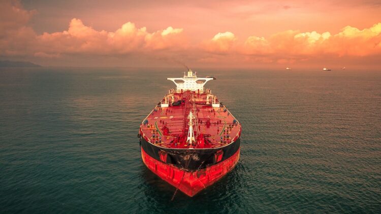 Ilustrasi kapal tanker di laut
