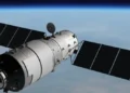 Ilustrasi satelit di orbit Bumi