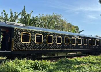 Kereta Api Nusantara Explorer milik KAI