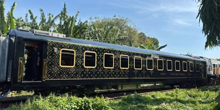 Kereta Api Nusantara Explorer milik KAI
