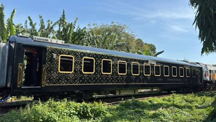 Kereta Api Nusantara Explorer milik KAI