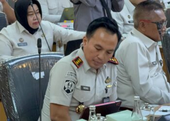 Kepala Lapas Kelas IIA Cibinong nonaktif Wisnu Hani Putranto saat mengikuti rapat