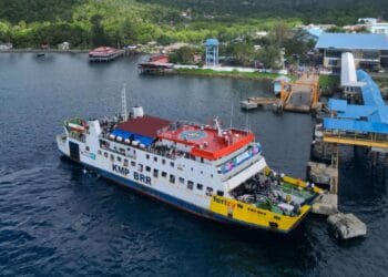 Kapal feri melayani penyeberangan Banda Aceh menuju Sabang