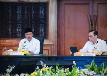 Menteri Sosial dalam rapat pemerintah terkait Perlinsos Digital dan bansos 2027