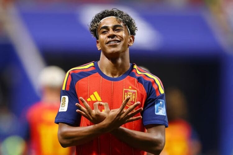 Lamine Yamal bersama tim nasional Spanyol