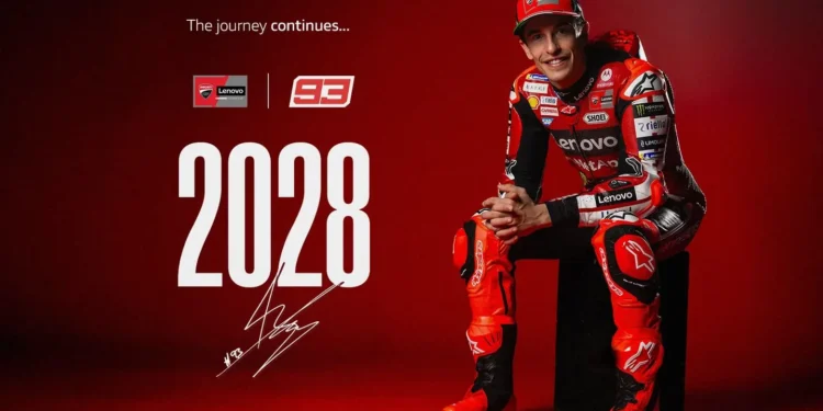 Marc Marquez mengenakan seragam Ducati Lenovo Team