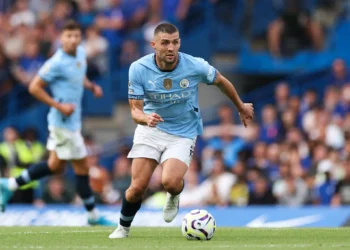 Mateo Kovačić membawa bola bersama Manchester City