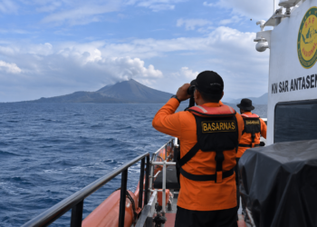 Ilustrasi tim SAR mencari lima jurnalis dan tiga kru yang hilang di Selat Sunda