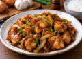 Ayam saus mentega dengan bawang bombai dan daun bawang