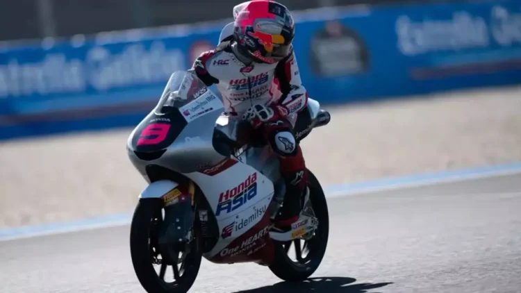 Veda Ega Pratama mengendarai motor Honda Team Asia di Moto3
