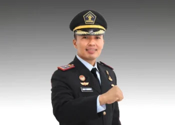Wisnu Hani Putranto mengenakan seragam dinas
