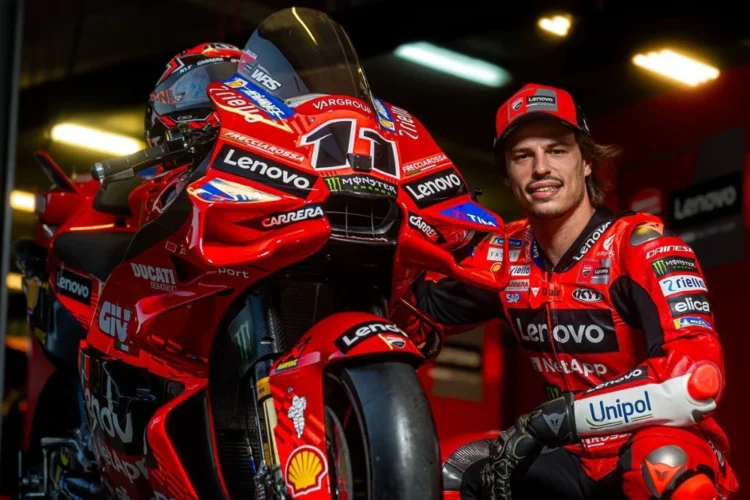Nicolo Bulega bersama motor Ducati