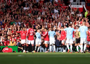 Pemain Manchester United dan Manchester City dalam Derby Manchester di Old Trafford