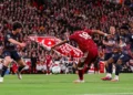 Pemain Liverpool melepaskan tembakan saat menghadapi Tottenham di Carabao Cup