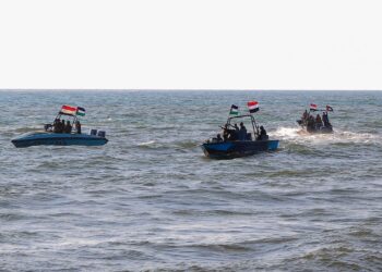 Kapal di perairan sekitar Pulau Perim, Selat Bab al-Mandab