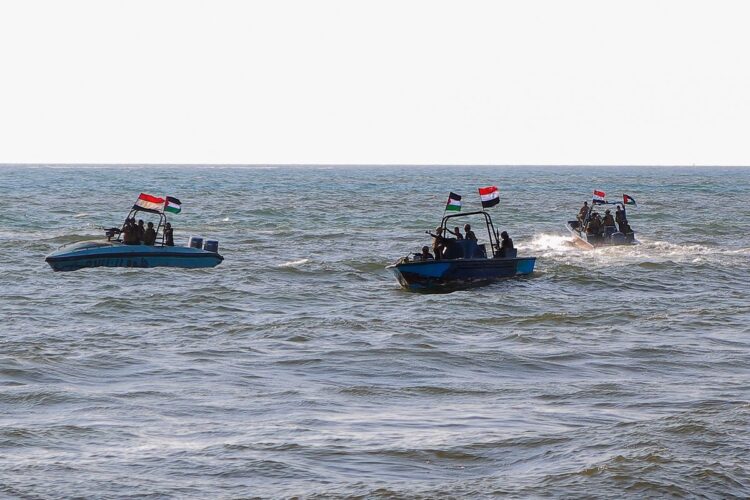 Kapal di perairan sekitar Pulau Perim, Selat Bab al-Mandab