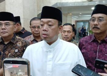 Nusron Wahid memberikan keterangan kepada wartawan