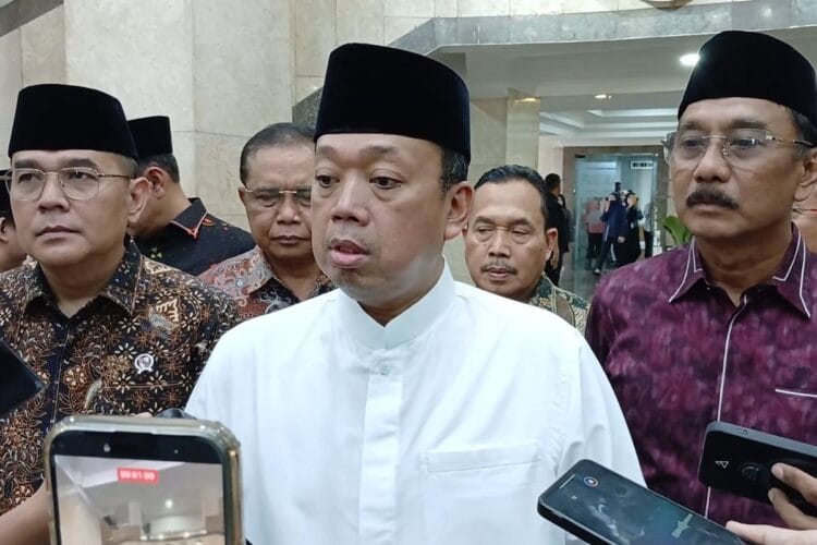 Nusron Wahid memberikan keterangan kepada wartawan
