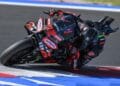 Marco Bezzecchi mengendarai motor Aprilia MotoGP
