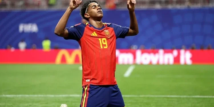 Lamine Yamal bersama tim nasional Spanyol