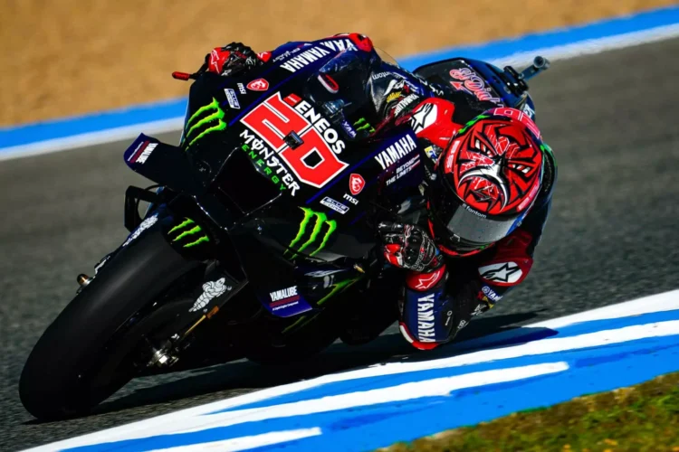 Fabio Quartararo membalap dengan motor Yamaha di MotoGP
