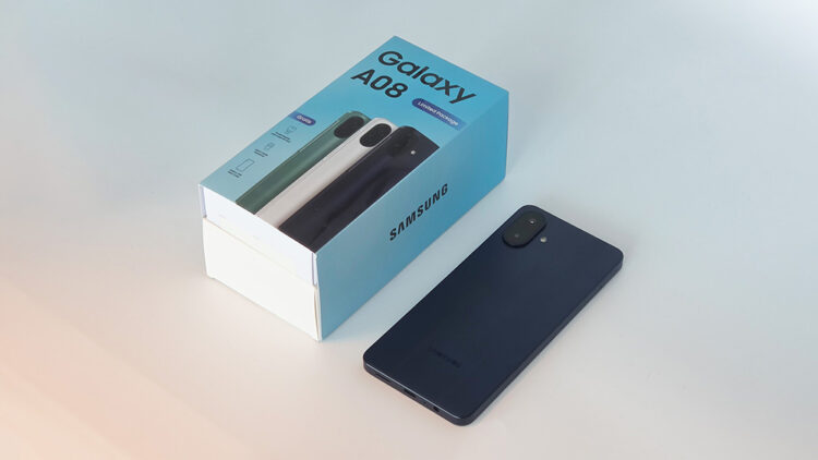 Samsung Galaxy A08 dan kotak penjualannya