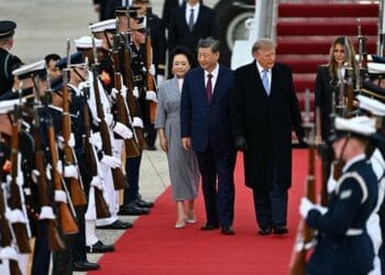 Xi Jinping dan Donald Trump dalam penyambutan kenegaraan di Amerika Serikat