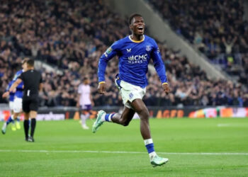 Penyerang Everton Thierno Barry melakukan selebrasi seusai mencetak gol ke gawang Newcastle United pada pertandingan babak 16 besar Piala Liga Inggris (Carabao Cup) 2026/2027 di Stadion Hill Dickinson, Liverpool, Inggris, Kamis (29/10/2026) waktu setempat. Everton FC