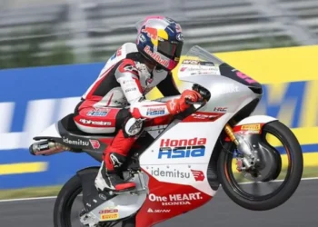 Veda Ega Pratama mengendarai motor Honda Team Asia di Moto3 Jepang 2026