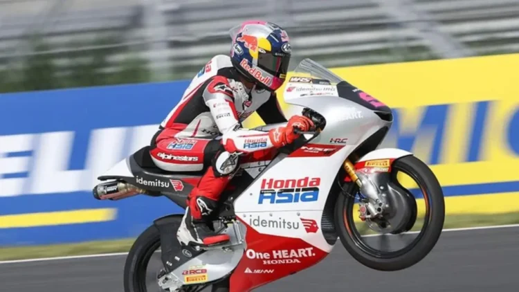 Veda Ega Pratama mengendarai motor Honda Team Asia di Moto3 Jepang 2026