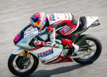 Veda Ega Pratama mengendarai motor Honda Team Asia di Moto3