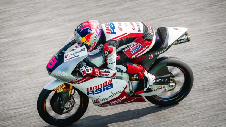 Veda Ega Pratama mengendarai motor Honda Team Asia di Moto3
