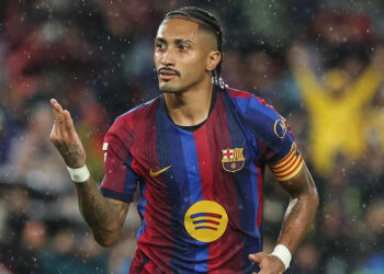 Raphinha bersama Barcelona