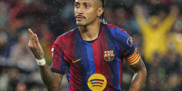 Raphinha bersama Barcelona