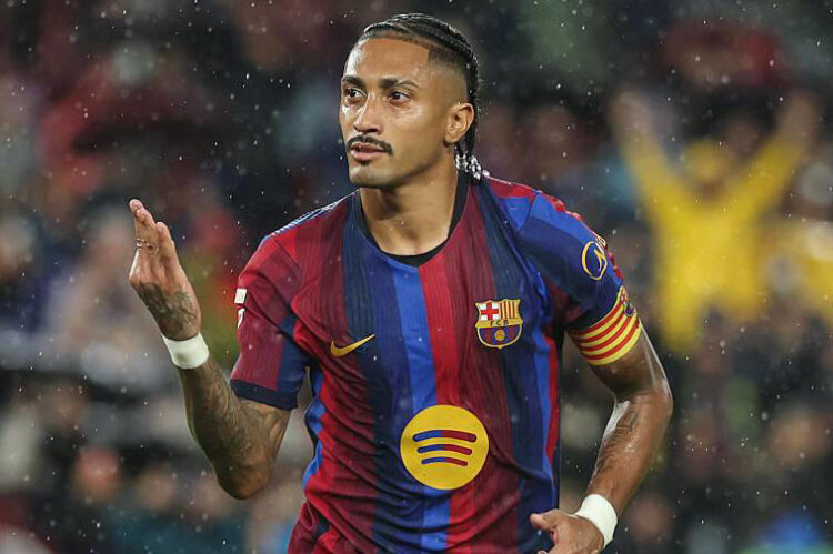 Raphinha bersama Barcelona