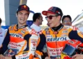 Marc Marquez dan Dani Pedrosa mengenakan seragam Repsol Honda
