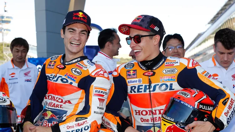 Marc Marquez dan Dani Pedrosa mengenakan seragam Repsol Honda